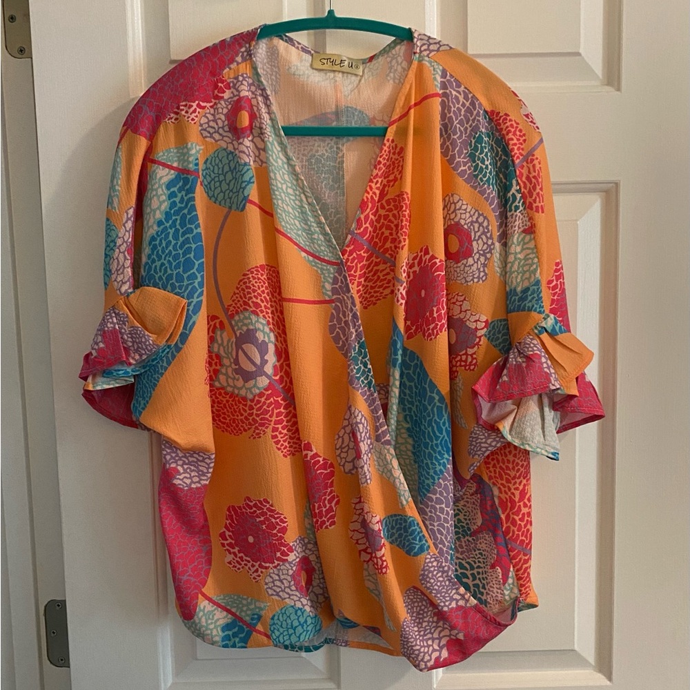 Style U blouse in beautiful print - size S